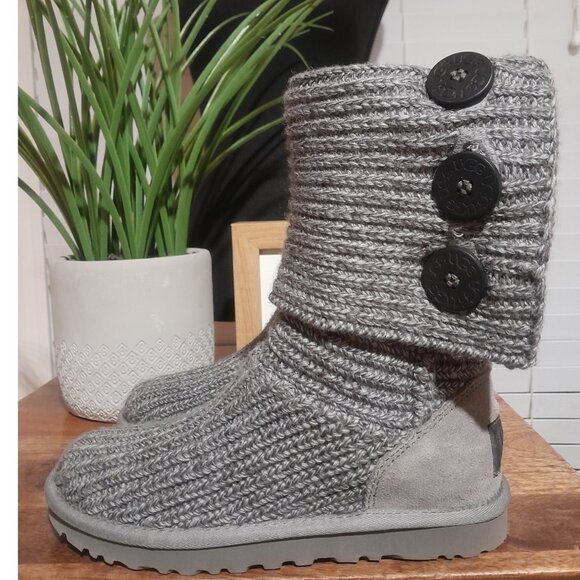 UGG Shoes - UGG Australia Knitted Fold Down Shaft Boots Women's sz 6